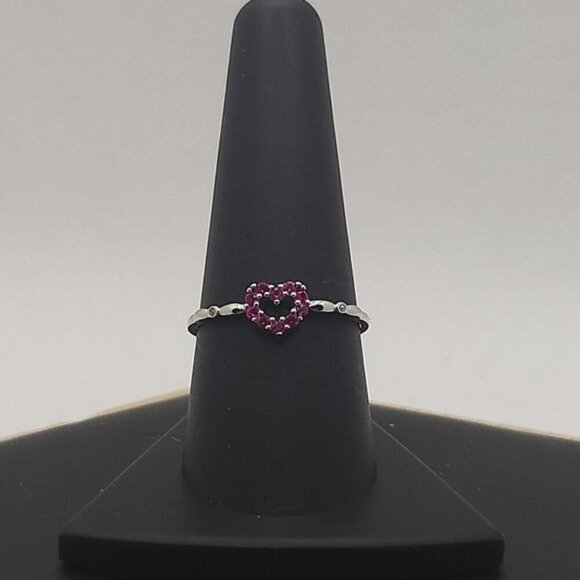 Sterling Silver Heart Shaped Ring With Fuchsia Stones Size 9 (NWOT) - Picture 1 of 4